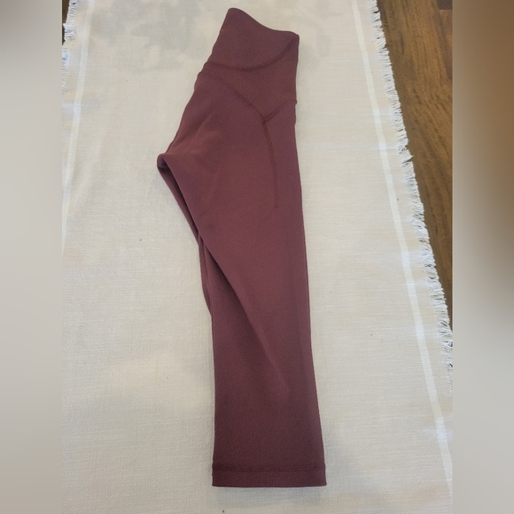 Lululemon Ribbed Contoured High Rise Crop 17"Red Merlot - Picture 3 of 4